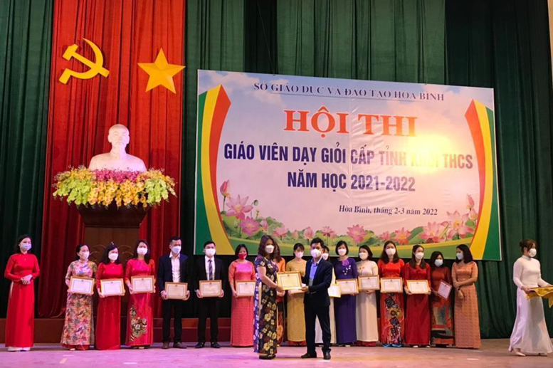 Cô giáo Bạch Thị Thu Hà đã vinh dự nhận Giải Ba - GVDG cấp Tỉnh