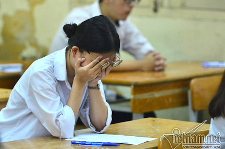 Rèn luyện và phát triển cho các em khả năng tự học, tự giải quyết vấn đề cũng như các kỹ năng sống là những việc thiết yếu hơn áp đặt thành tích học tập