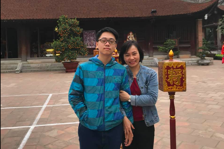 Nam sinh Hoàng Trung và mẹ của em