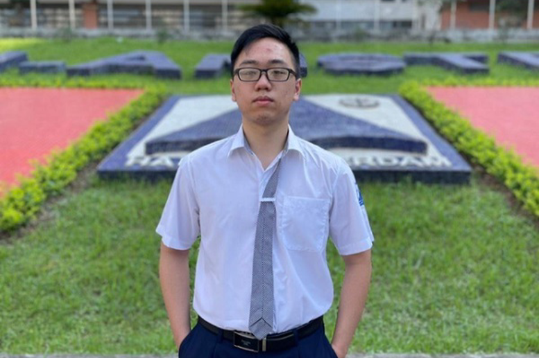 Từ khi học lớp 9 Hoàng Trung đã đặt ra mục tiêu đi du học cho mình.