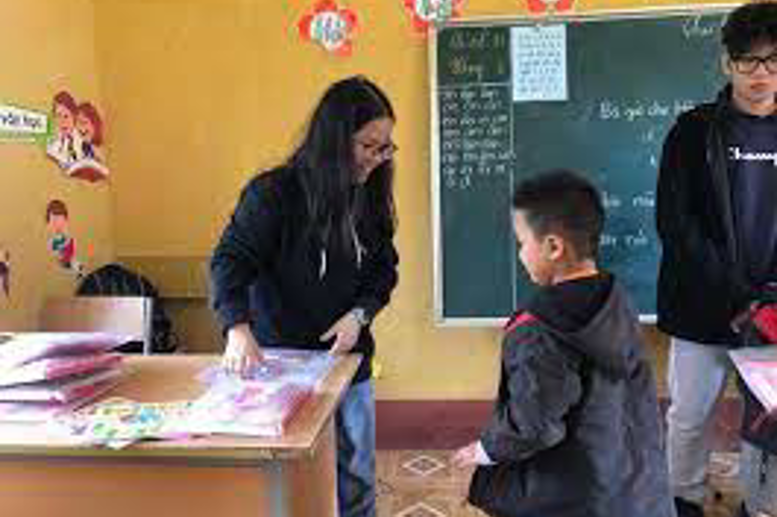 Vì hoàn cảnh gia đình nên Trà My có tính cách tự lập từ khi còn nhỏ.