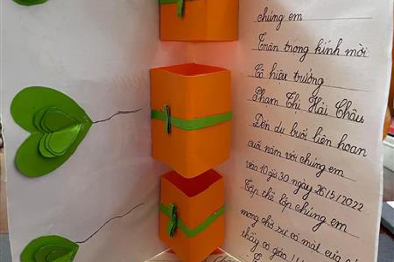 Tấm thiệp mời cô giáo Phạm Thị Hải Châu- Hiệu trưởng nhà trường.