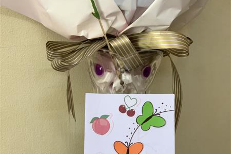 Những tấm thiệp vô cùng xinh xắn do chính tay các em làm.