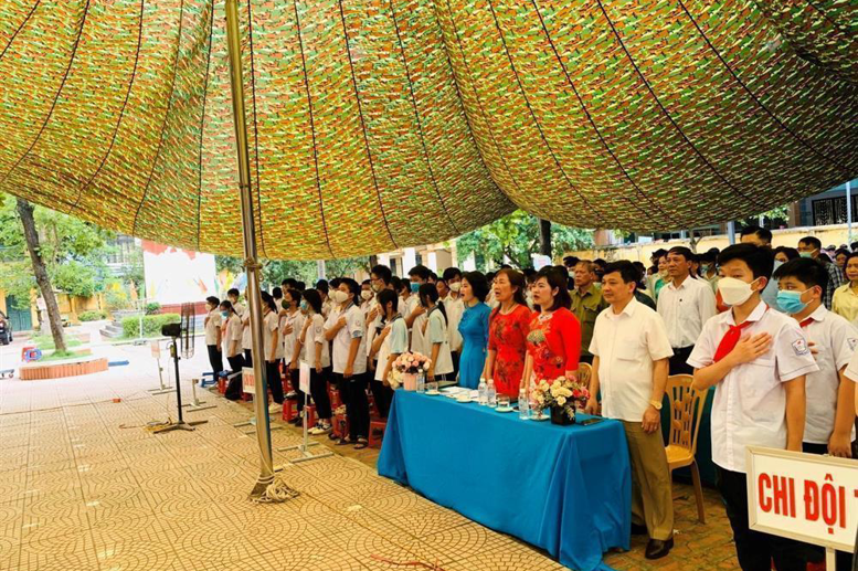 Các đại biểu về dự lễ