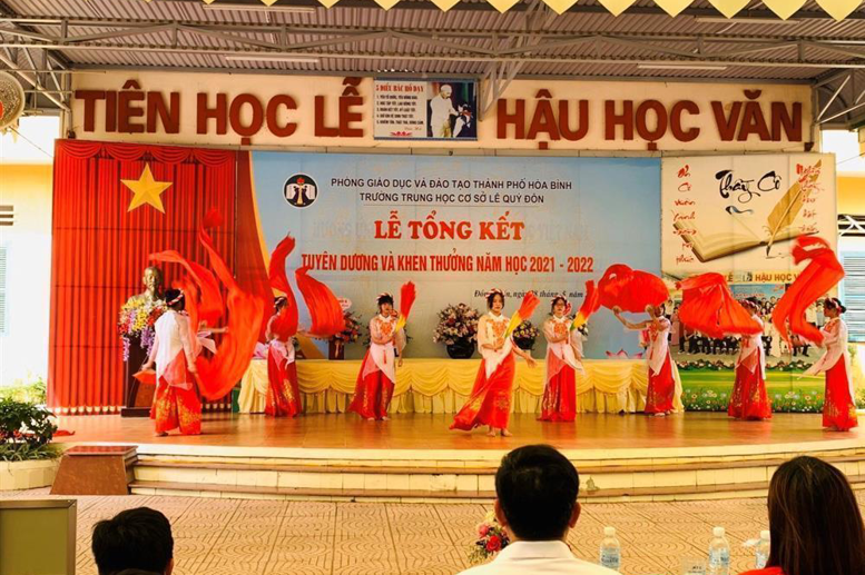 Các tiết mục văn nghệ của học sinh chào mừng Lễ tổng kết