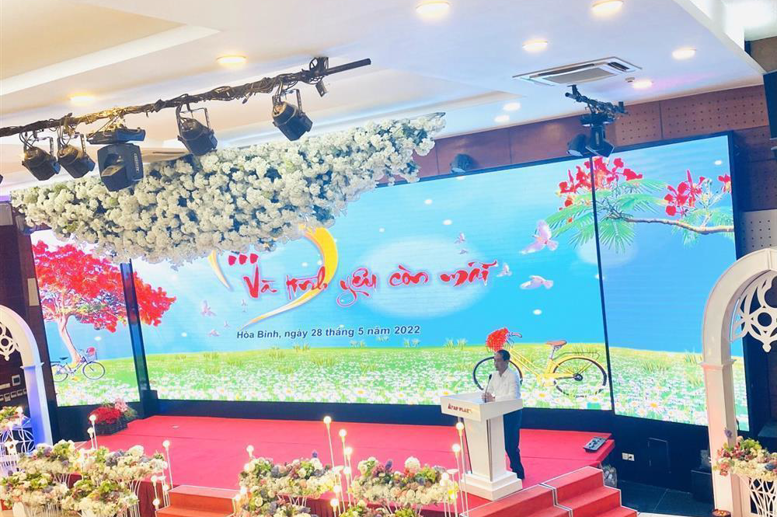 Đồng chí Lê Văn Thành- Thành ủy viên- Chủ tịch UBND Phường Đồng Tiến phát biểu tại buổi lễ