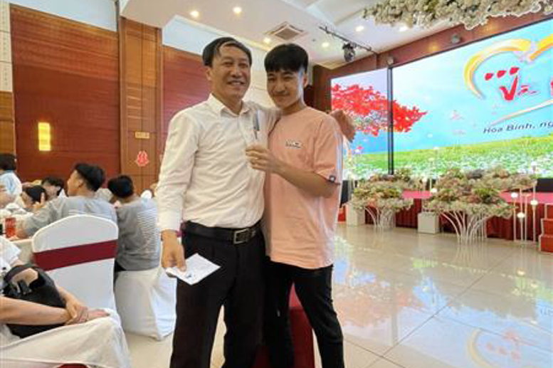 Các trò cảm ơn cha mẹ