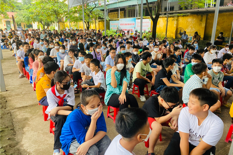 Các em nhanh chóng làm quen với nhau trong phần giao lưu.