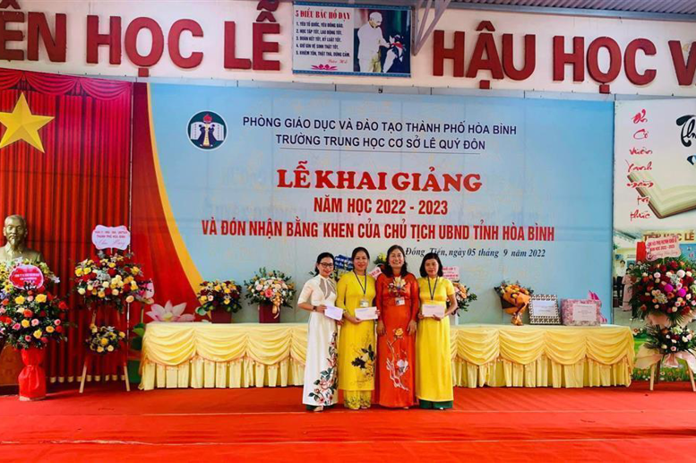 BGH ghi nhận và động viên khen thưởng các thầy cô có nhiều em HS đatj kết quả cao trong kì thi tuyển sinh THPT năm học 2021-2022
