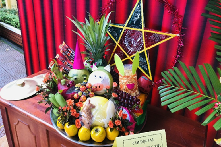 Hình ảnh mâm ngũ quả đại diện các khối lớp 