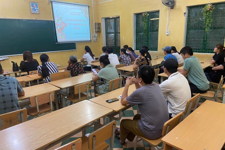 Hình ảnh họp PHHS tại lớp 8A2