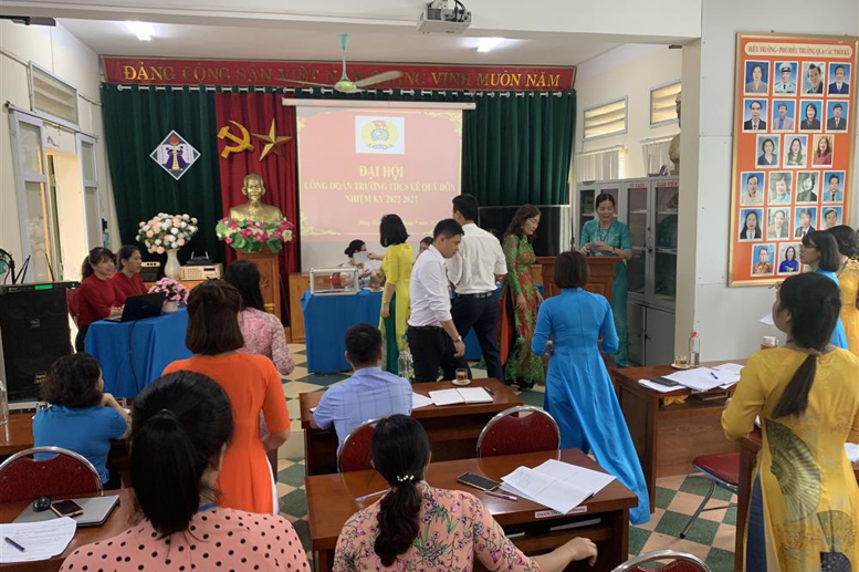 Đại hội tiến hành bỏ phiếu