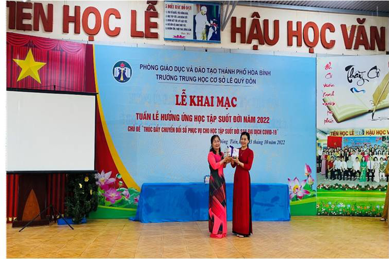 Những cuốn sách hay và đầy ý nghĩa từ cô giáo Phạm Thị Hải Châu – Hiệu trưởng nhà trường