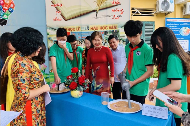 Phần thực hành hút bụi máy của lớp 9A1