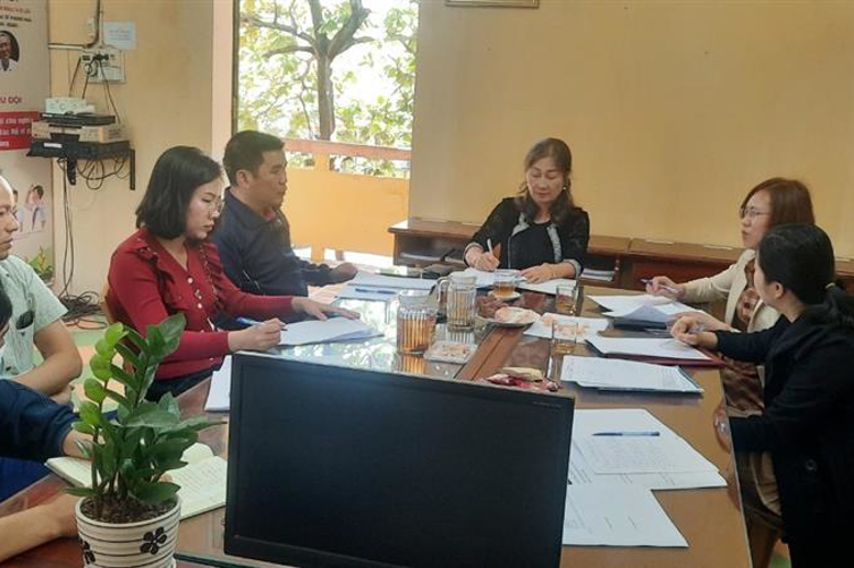 Ban giám hiệu hai nhà trường tham gia trao đổi sau giờ dạy giờ dạy cùng GV 