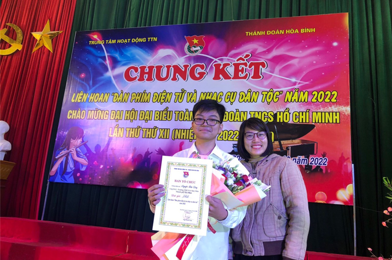 Cô và trò rạng rỡ với thành tích đạt được