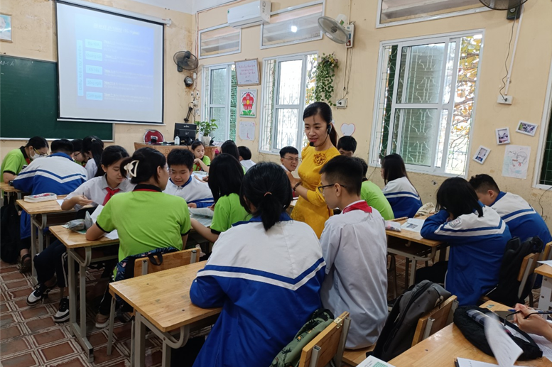 Tiết thao giảng dự thi GVG cấp trường của đ/ c Đinh  Hồng Thúy-   tổ KHXH.