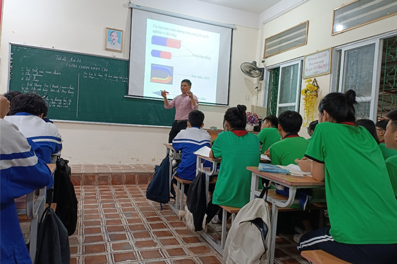 Tiết thao giảng dự thi GVG cấp trường của đ/ c Đặng Thanh Trường -   tổ KHTN 