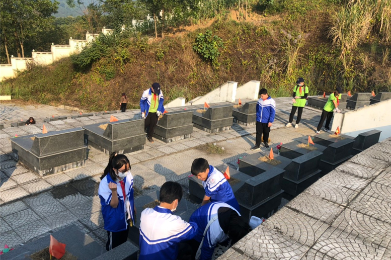 Chúng mình cùng nhẹ tay lau thật sạch ngôi nhà của các chú nhé!