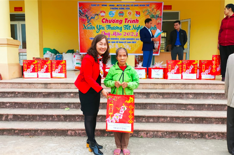 Những nụ cười ấm áp mang mùa xuân về mảnh đất vùng cao