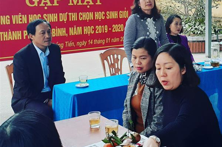 Cô giáo Phạm Thị Hải Châu - Bí thư chi bộ, Hiệu trưởng nhà trường phát biểu