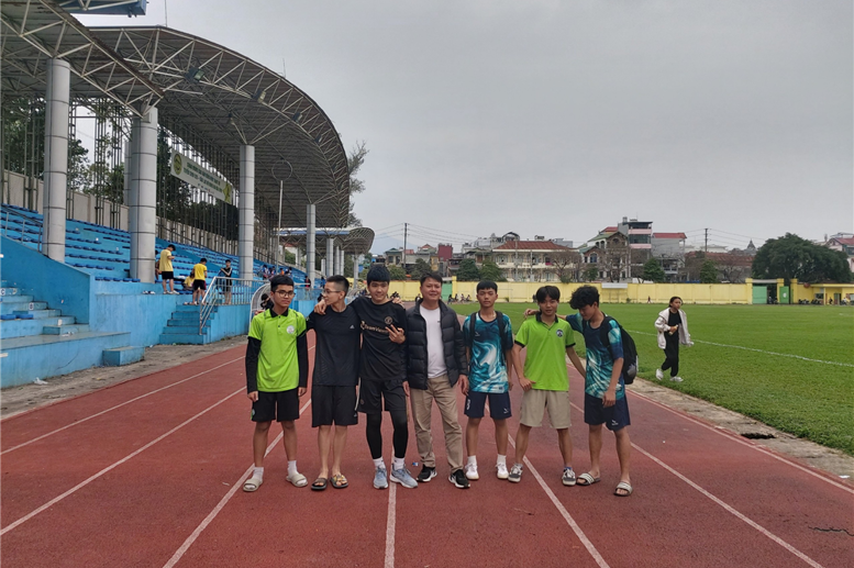 Các chú “Ngựa chiến thành Troy” của Trường THCS Lê Qúy Đôn dưới sự dẫn dắt của thầy giáo Nguyễn Văn Thắng.