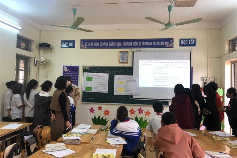 Các em học sinh hoạt động rất tích cực, sôi nổi