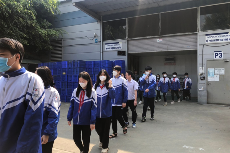 Di chuyển sang bộ phận khác của nhà máy.