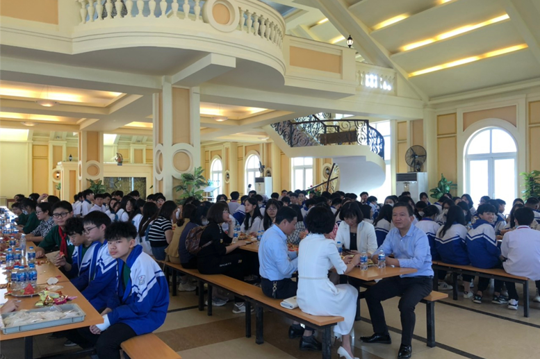 Niềm vui khi được dự tọa đàm, giao lưu tại hội trường