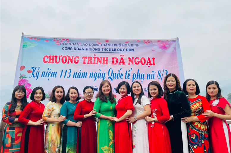 Tổ Toán Tin Ngoại ngữ quyết tâm đoàn kết để thành công!