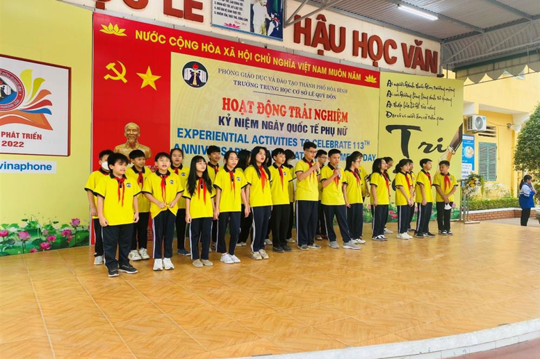 HS lớp 6A3 góp vui với tiết mục Something just like this