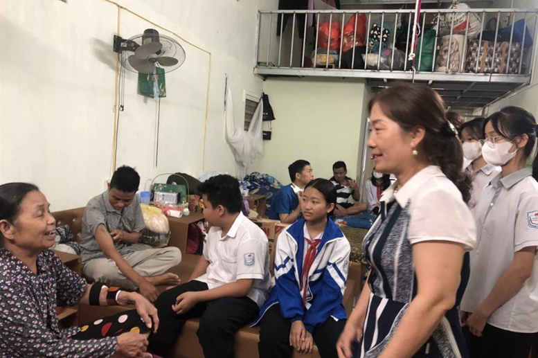 Những nụ cười hân hoan, vui vẻ, sẻ chia….