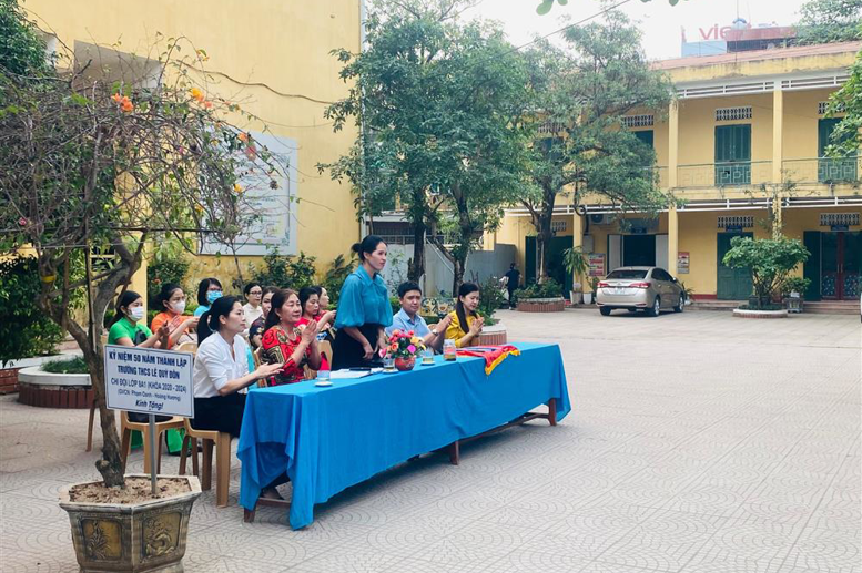 Cô Trần Thị Thu Hường, Giáo viên Trung tâm học tập cộng đồng phường Đồng Tiến