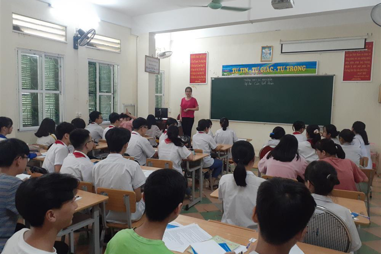 Các em học sinh học lớp cảm tình Đoàn