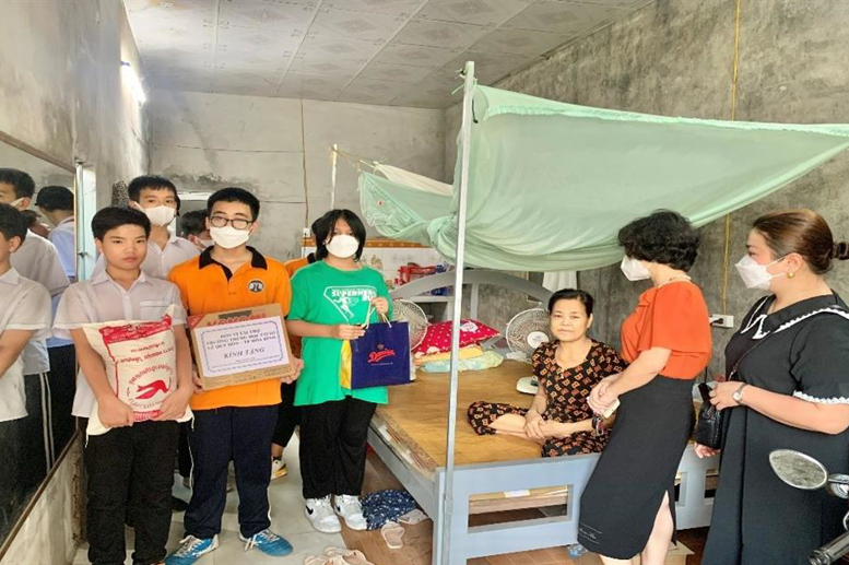 Mỗi cuộc đời, mỗi câu chuyện ở xóm trọ đều gieo vào lòng chúng tôi những day dứt, xót xa