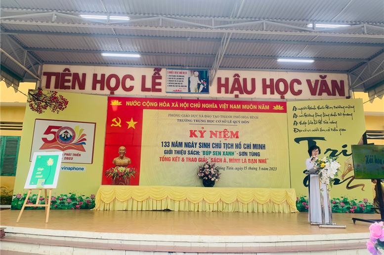 Cô giáo Phạm Thị Thu Hằng - Phó Bí thư Chi bộ - Phó Hiệu trưởng nhà trường phát biểu khai mạc