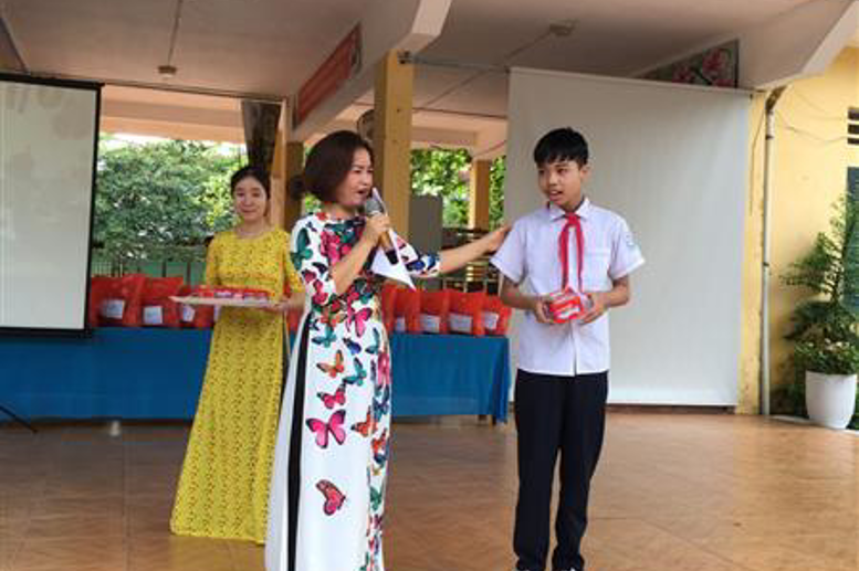 Học sinh tham gia trả lời các câu hỏi tại chương trình