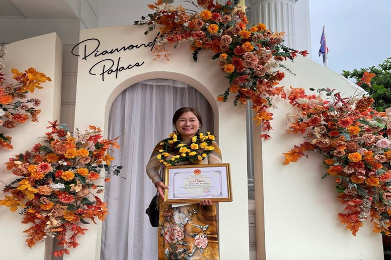 Cô Phạm Thị Hải Châu xúc động chia sẻ rằng, đây là một niềm vinh dự to lớn đối với cá nhân cô và tập thể nhà trường, trong những năm học tới, nhà trường sẽ cố gắng tiếp tục phát huy những kết quả đã đạt được và nỗ lực không ngừng để nâng cao chất lượng giáo dục của nhà trường