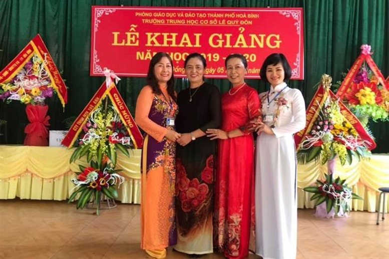 Trong Lễ khai giảng NH 2019 – 2020, các em HS còn nhận được sự chào đón của nhà giáo Bùi Thị Chung (nguyên Trưởng Phòng GD&ĐT Thành phố) và nhà giáo Nguyễn Thị Hồng(nguyên Phó Trưởng phòng GD&ĐT Thành phố)