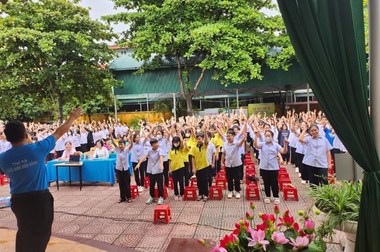 Các trò chơi hoạt náo thật vui vẻ, khỏe khoắn, tăng thêm tình đoàn kết