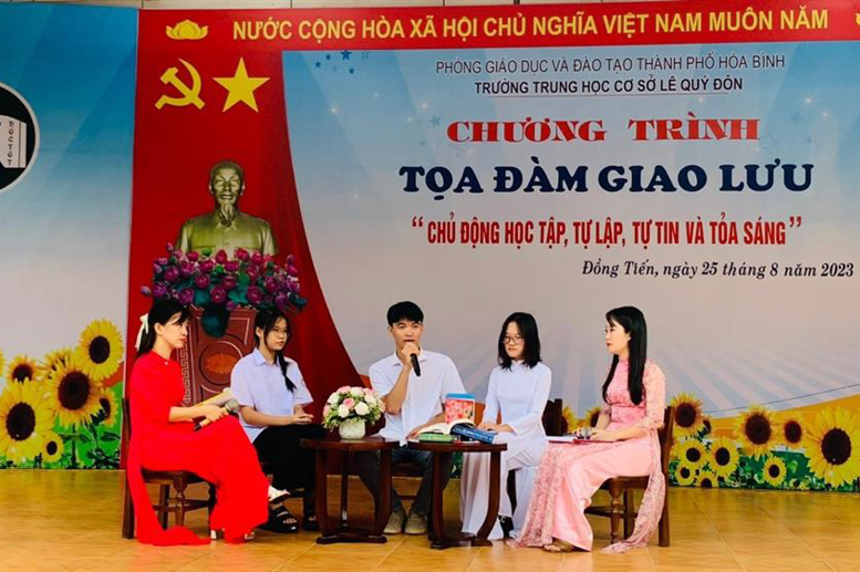 Cả sân trường lặng đi khi lắng nghe câu chuyện của em Bùi Mạnh Dũng