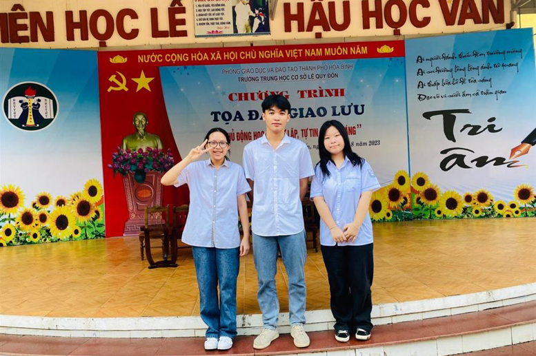 Anh ơi anh có thể chụp ảnh với em không ạ?