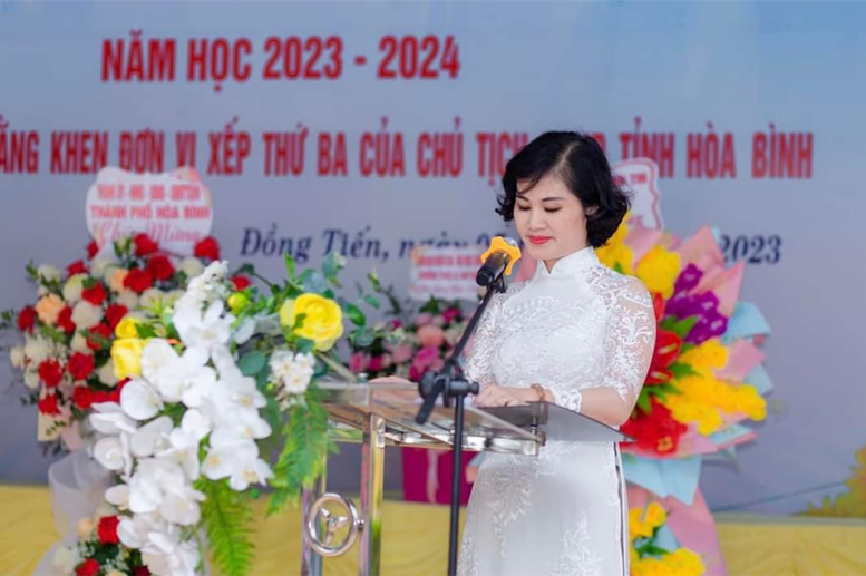 Cô giáo Phạm Thị Thu Hằng – Phó Bí thư chi bộ, Phó Hiệu trưởng nhà trường đọc thư của Chủ tịch nước Võ Văn Thưởng gửi cán bộ, giáo viên, nhân viên và học sinh nhân dịp khai giảng năm học 2023-2024