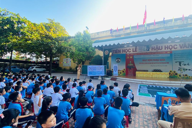 Buổi hoạt động ngoại khóa diễn ra trong tiết trời thật đẹp