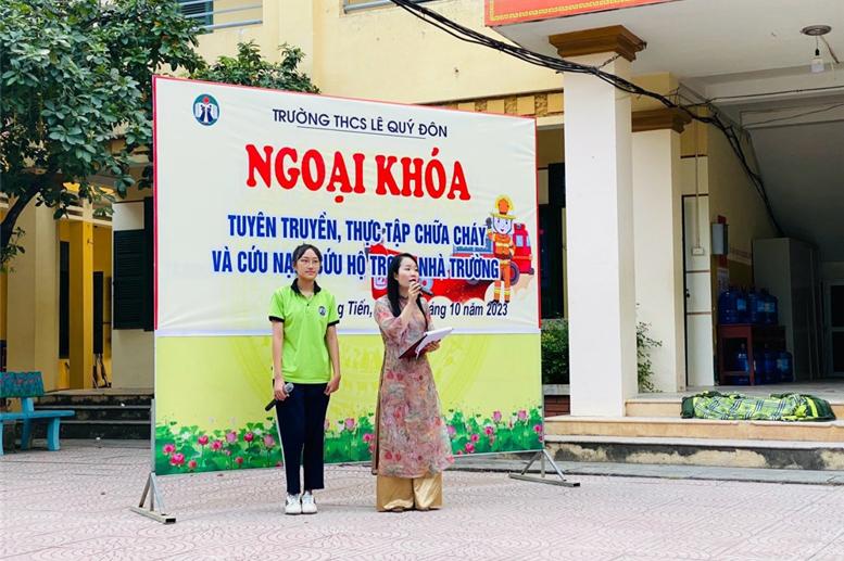 Em Nguyễn Hoàng Trang - học sinh lớp 9A3 đã nhớ và kể lại được đầy đủ những việc cô giáo đã làm khi xảy ra cháy tại lớp học