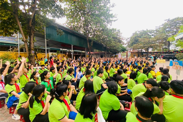 Những cánh tay ào ào xin trả lời