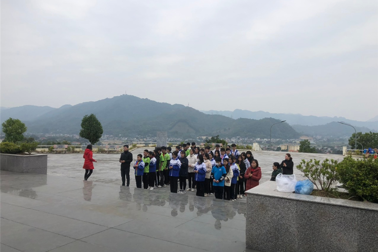 Hoạt động có sự tham gia của BCH Liên đội và các em HS khối 9