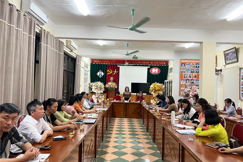 BGH, GVCN họp với trưởng bạn đại diện CM học sinh 17 lớp