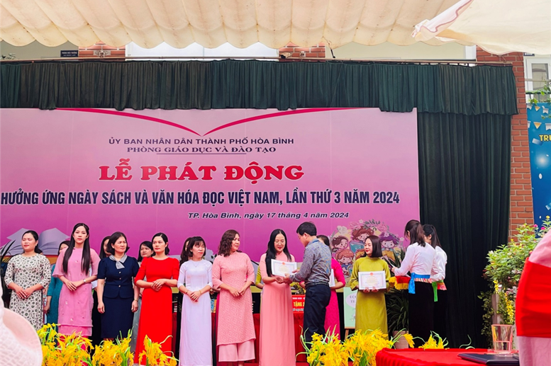 Sản phẩm giới thiệu sách của nhóm giáo viên đạt giải khuyến khích.