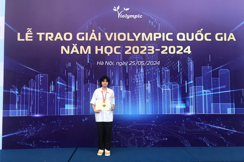 Học sinh Phạm Minh Thư – Lớp 8A4 – Giải Vàng Toán Tiếng Anh